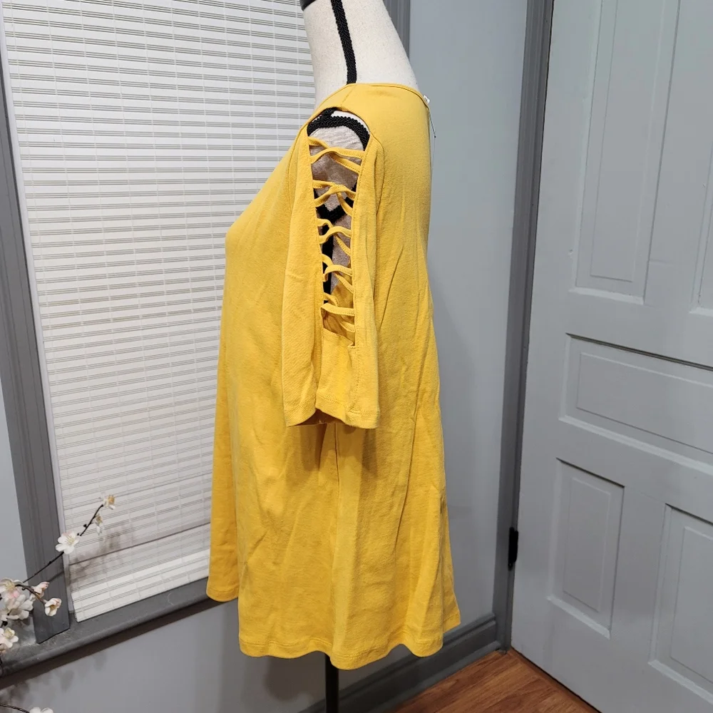 Avenue Amber Caged Sleeve Top - Picture 3 of 5